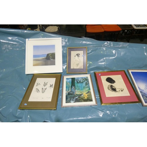 2951 - A box of miscellaneous pictures and frames