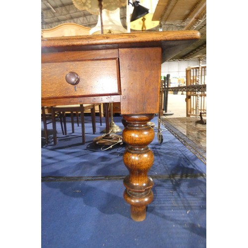 3151 - A very large Oak rectangular topped farmhouse refrectory table with 4 drawers with turned knobs, on ... 