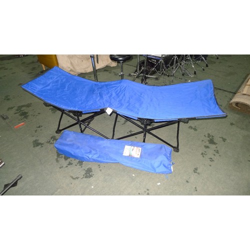 2146 - 2 folding camping beds comprising 1 x Ranger JY220 and 1 x Dazzlers