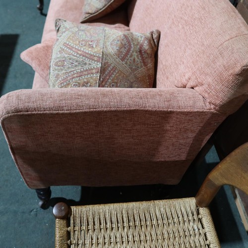 2983 - An Edwardian pink upholstered 3 seater settee with loose cushions