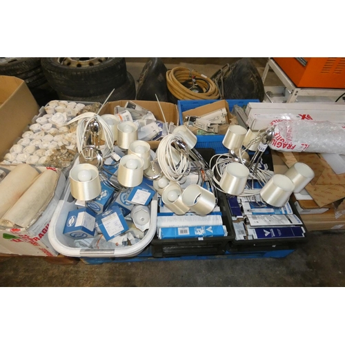 5032 - 1 pallet containing a quantity of various light bulbs and 3 x chrome metal 5-light pendant lights wi... 