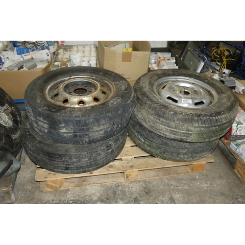 5041 - 4 x five stud metal wheel rims with tyres fitted comprising 3 x Ford Transit and 1 x Vauxhall