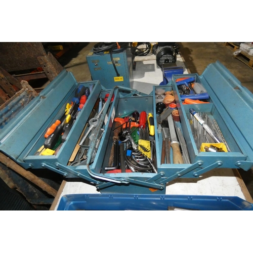 5059 - 1 blue metal tool box and contents