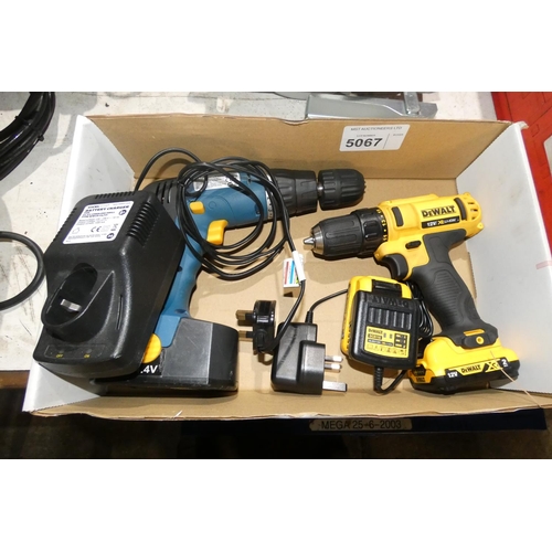 5067 - 1 Dewalt cordless drill supplied with 2 batteries / 1 charger and 1 Workzone cordless drill supplied... 