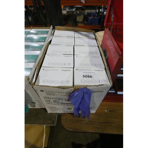 5086 - 10 boxes containing purple disposable gloves size S/7