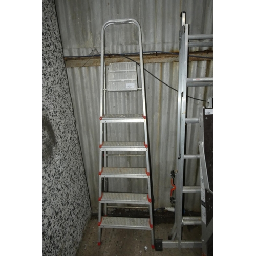 5127 - An aluminium step ladder (5 tread)