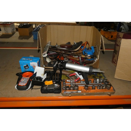 5163 - A quantity of various tools including a part socket set, a Black & Decker Laserplus tool etc