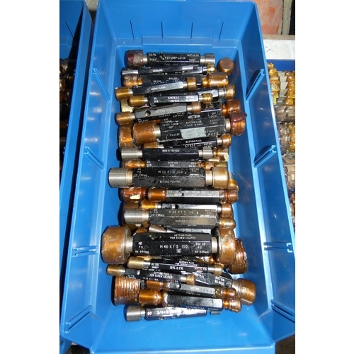 5056 - 1 box containing a quantity of various thread gauges