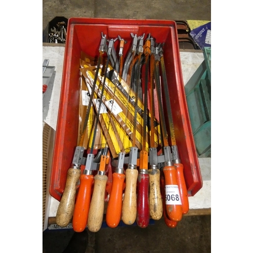 5068 - 1 box containing a quantity of hacksaws and hacksaw blades