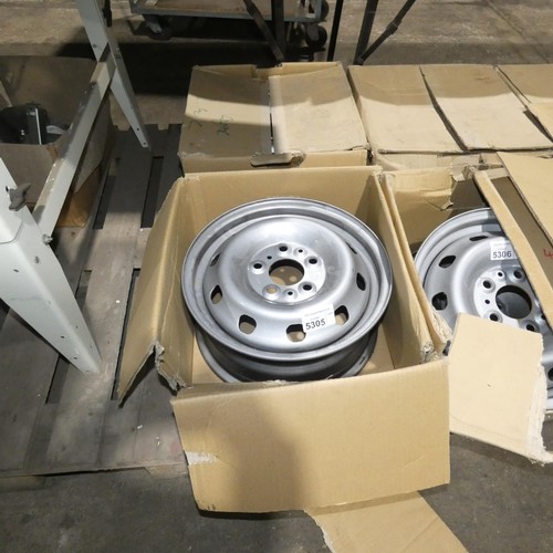 5305 - 4 x silver coloured metal wheels - 5 stud and believed to suit VW