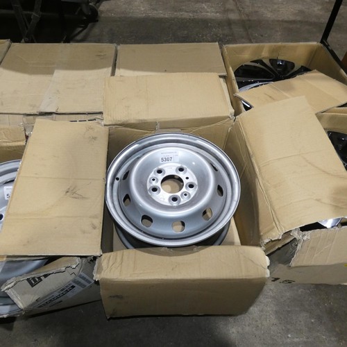 5307 - 4 x silver coloured metal wheels - 5 stud and believed to suit VW