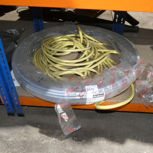 5370 - A quantity of various hose / pipe