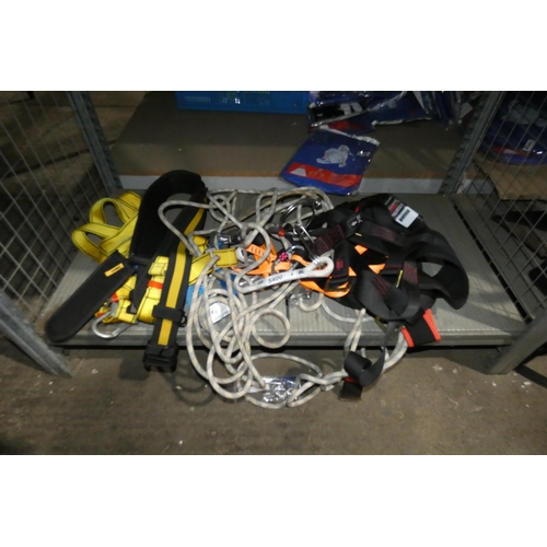 5400 - A quantity of various safety harnesses etc. Details as per the photograph. Contents of 1 shelf