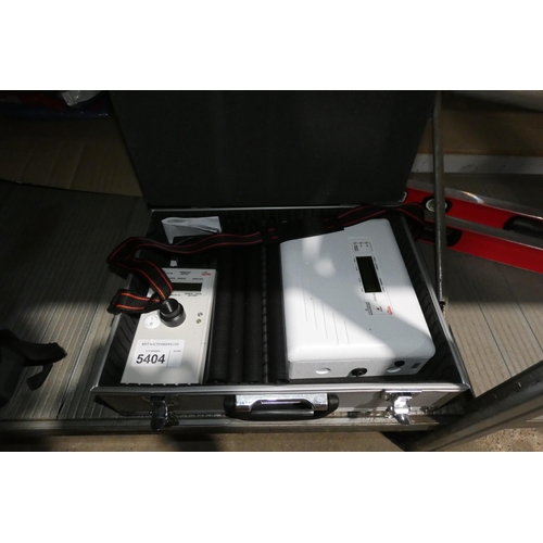 5404 - A carry case containing an Apollo Xpander site survey kit comprising surveyor unit, surveyor device ... 