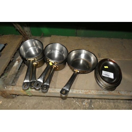 1062 - A quantity of various stainless steel saucepans and vegetable dishes