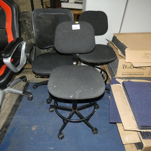 1514 - 3 x various black upholstered operators/office swivel chairs