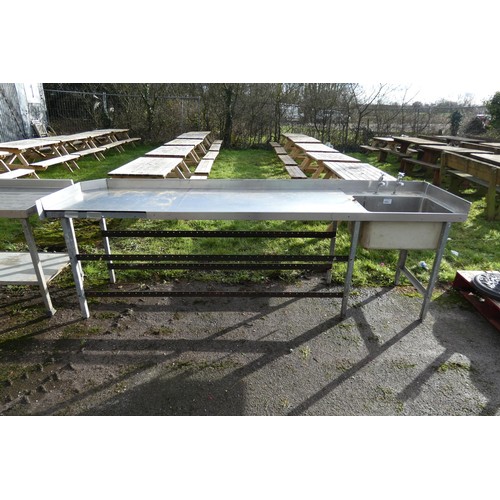 1002 - A long commercial stainless steel single bowl sink unit approx 2.85m