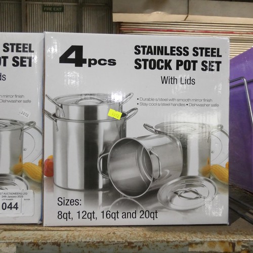 1044a - A unused 4 piece stainless steel pot set with lids, boxed