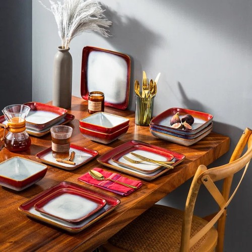 8 - A Stern 16 piece dinner plate set