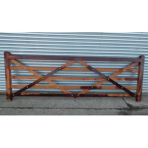 5887 - 1 hard wood (Iroko) gate measuring approx 11ft / 336cm