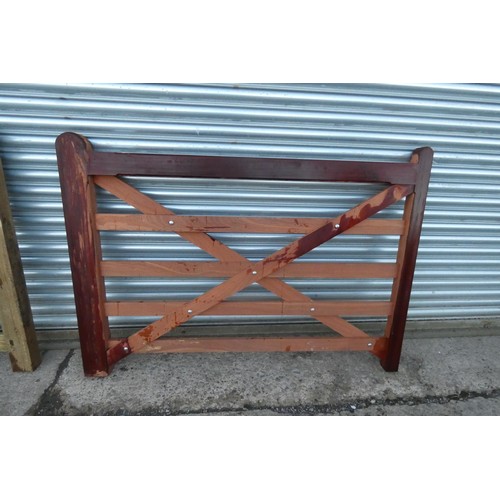 5901 - 1 hard wood gate (Iroko) measuring approx 5ft 6 inches / 168cm