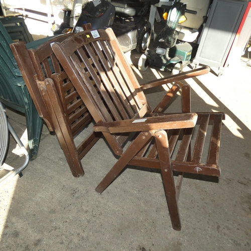 2029 - 2 x folding wooden garden chairs