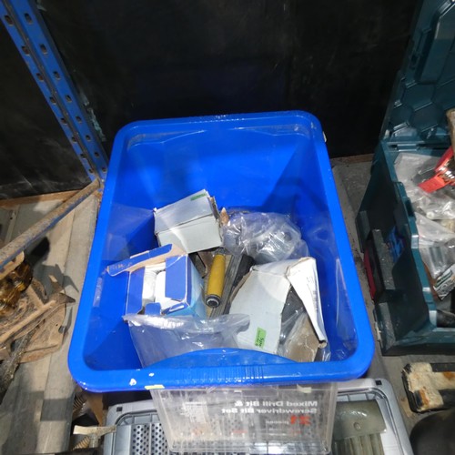 2005 - A quantity of various tools etc including a Roto Zip Rebel spiral saw 240v. Contents of 1 shelf (Tra... 