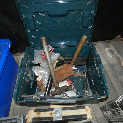 2005 - A quantity of various tools etc including a Roto Zip Rebel spiral saw 240v. Contents of 1 shelf (Tra... 