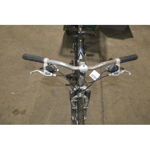 2091 - A men's mountain bike by Saracen type Traverse