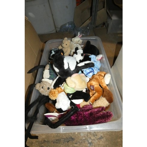 2116 - A quantity of various soft toys etc. Contents of 1 bay /3 shelves