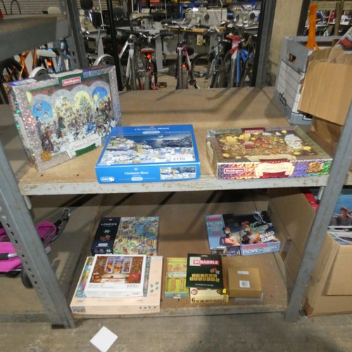 2110 - 6 x various jigsaw puzzles and a quantity of various other games / puzzles. Contents of 2 shelves