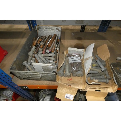 5387 - A quantity of various large metal nuts and bolts. Contents of 1 shelf