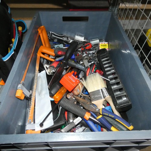 5399 - A quantity of various hand tools. Details as per the photograph. Contents of 1 shelf