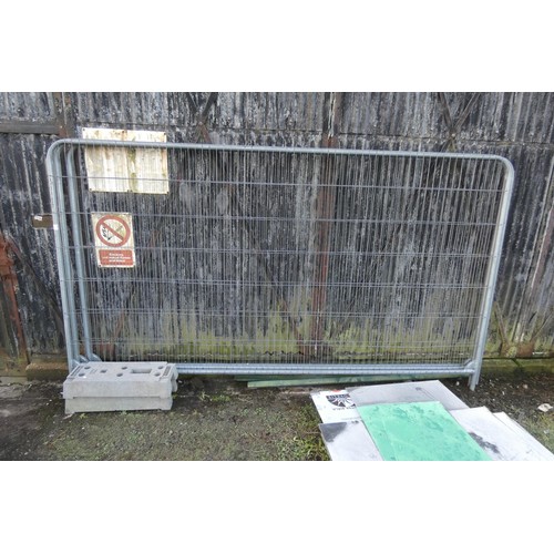 5802 - 3 Heras fencing panels and 2 feet