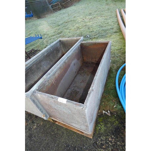 5814 - A galvanised trough measuring approx 100cm l x 44cm w x 40cm h