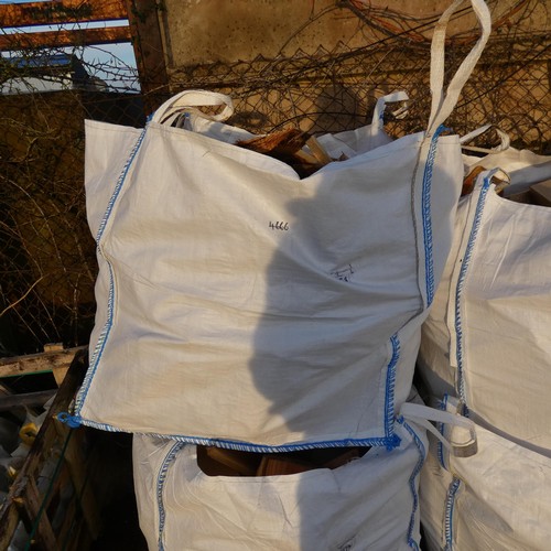 5824 - 1 dumpy bag containing various wood offcuts (top stack)