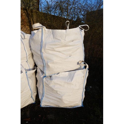 5828 - 2 dumpy bags containing various wood offcuts