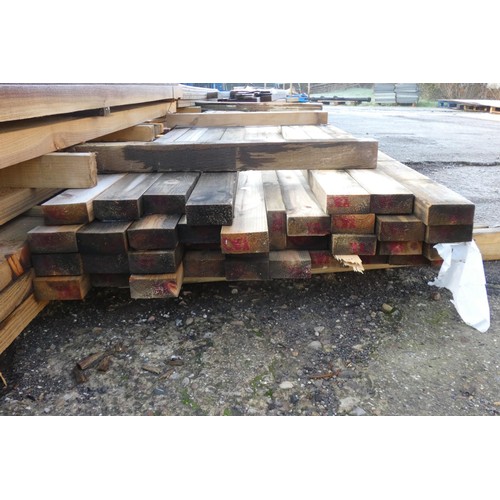 5840 - A quantity of timber comprising of 9.5cm x 4.5cm measuring up to approx 365cm (bottom stack)