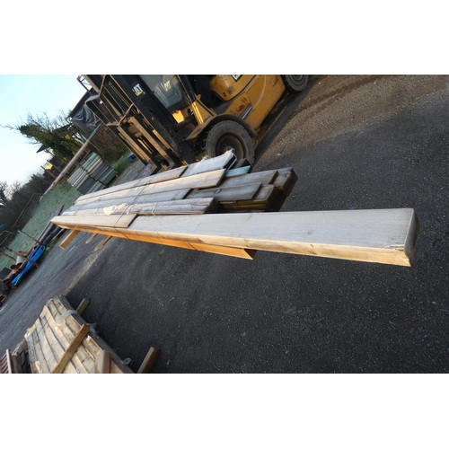 5841 - A quantity of various timber to include T&G, 14.5cm x 7.5, 12cm x 7.5cm etc, measuring up to approx ... 