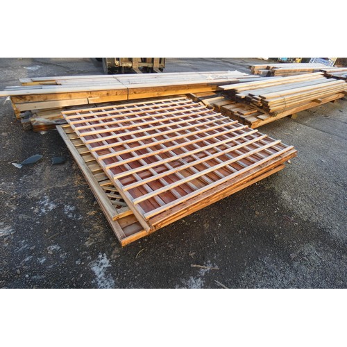 5842A - A quantity of various fence and trellis panels measuring approx 183cm x 183cm