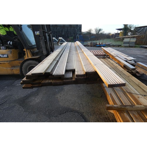 5843 - A quantity of decking boards in various profiles, measuring up to approx 420cm (top stack)