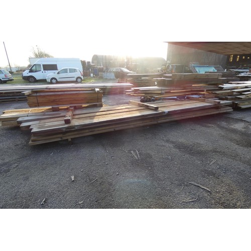 5848 - A quantity of various timber to include 24cm x 7cm, 14cm x 4cm, measuring up to approx 450cm (bottom... 