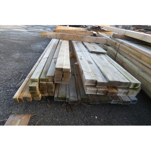 5850 - A quantity of various timber to include 7.5cm x 4.5cm, 4.5cm x 2.5cm etc, lengths vary up to 480cm (... 