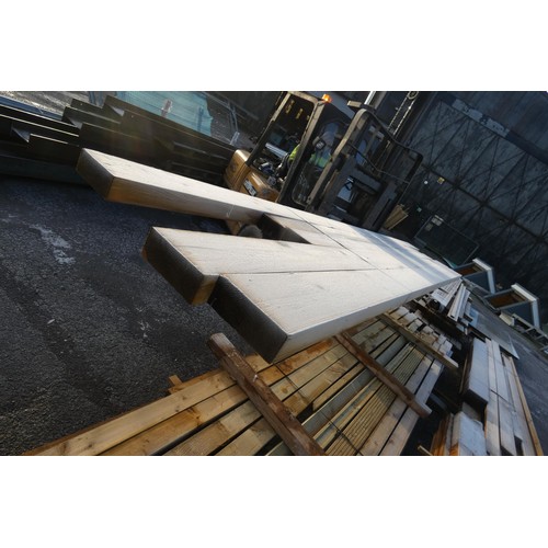 5856 - A quantity of timber comprising 20cm x 7.5cm, 14.5cm x 7.5cm, 10cm x 4cm etc, lengths vary up to app... 