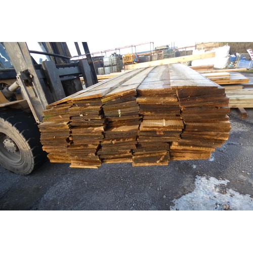 5862 - A quantity of feather edge boards, measuring up to approx 165cm (middle stack)