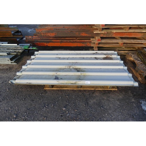 5872 - 1 pallet containing a quantity of roofing sheets measuring approx 107cm x 180cm