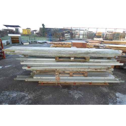 5875 - 1 pallet containing a quantity of purlins, measuring up to approx 370cm