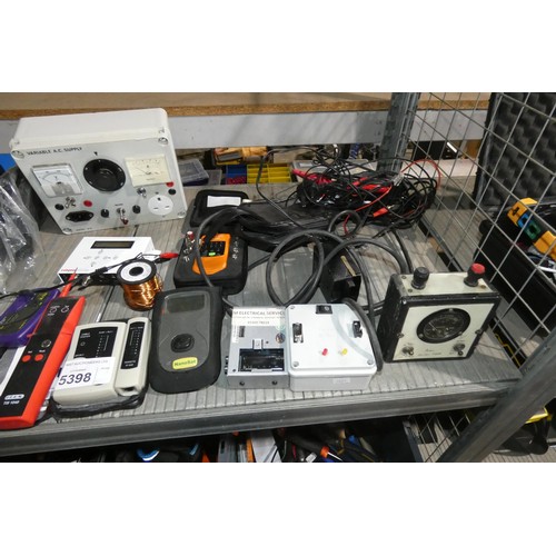 5398 - A quantity of various electronic test equipment. Details as per the photograph. Contents of 1 shelf