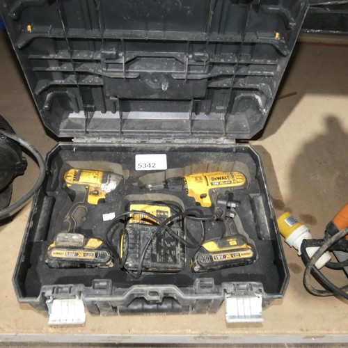 5342 - 2 Dewalt cordless tools (1 x drill & 1 x impact driver) supplied with 2 batteries / 1 charger