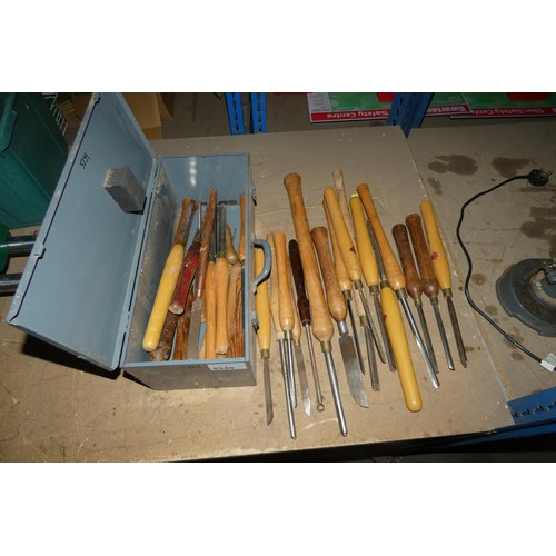 5346 - A quantity of various wood turning chisels